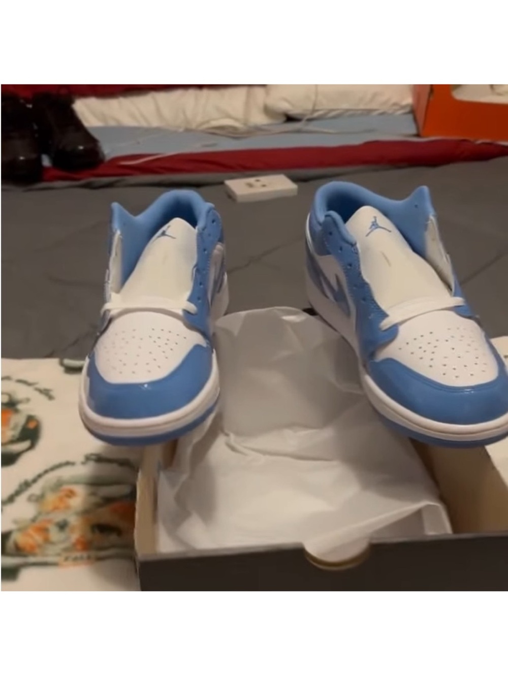 Jordan Low Top Sneakers in White/University Blue